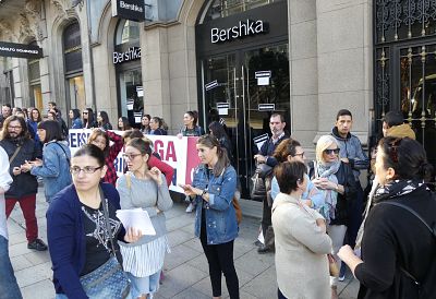 17-10-26 ProtestaFolgaBershkaVigo05.JPG